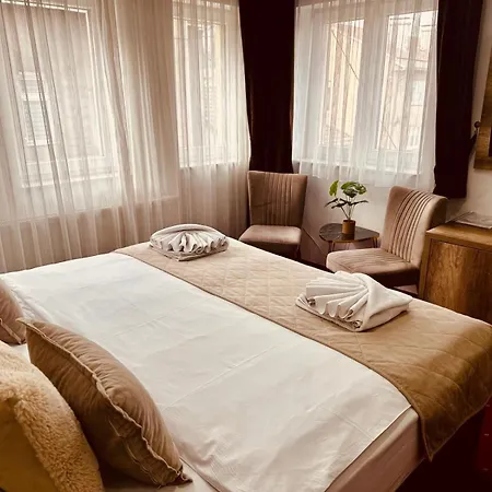 Nacional Free Parking 4*